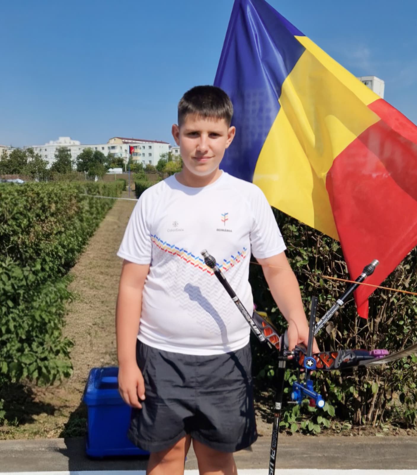 Ștefănuț cu trofeu și medalie